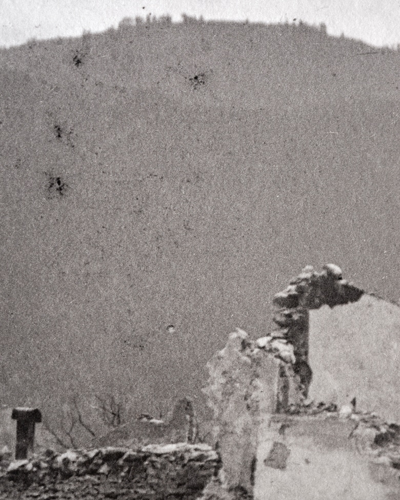 blackprint_edition_karo02-022C blackprint edition - karo edition Nr.022, antique stereoview photography on glass - a young girl in the middle of ruins