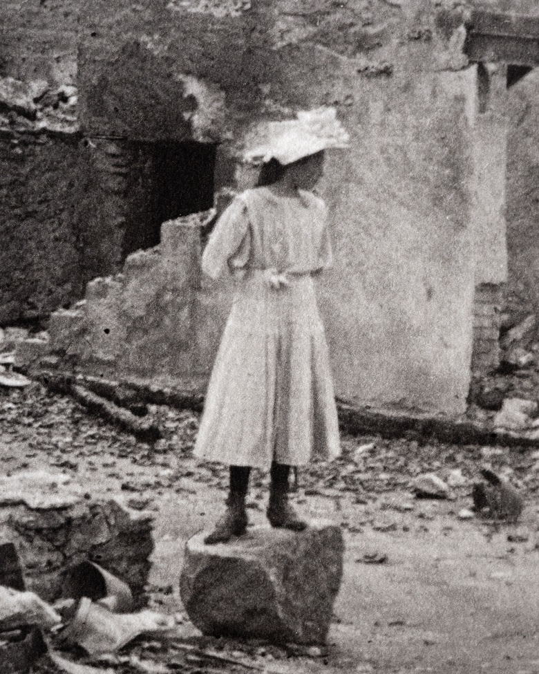 blackprint_edition_karo02-022D blackprint edition - karo edition Nr.022, antique stereoview photography on glass - a young girl in the middle of ruins